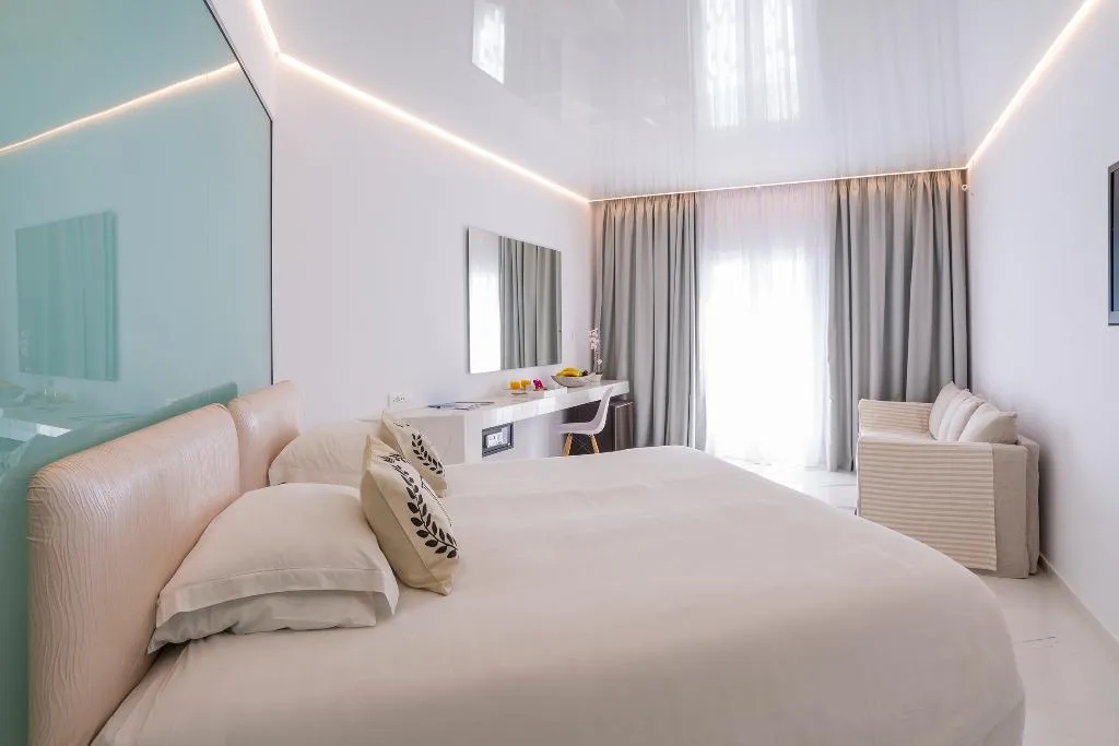JUNIOR SUITE POOL VIEW Room, Dionysos Luxury Hotel Mykonos, Mykonos