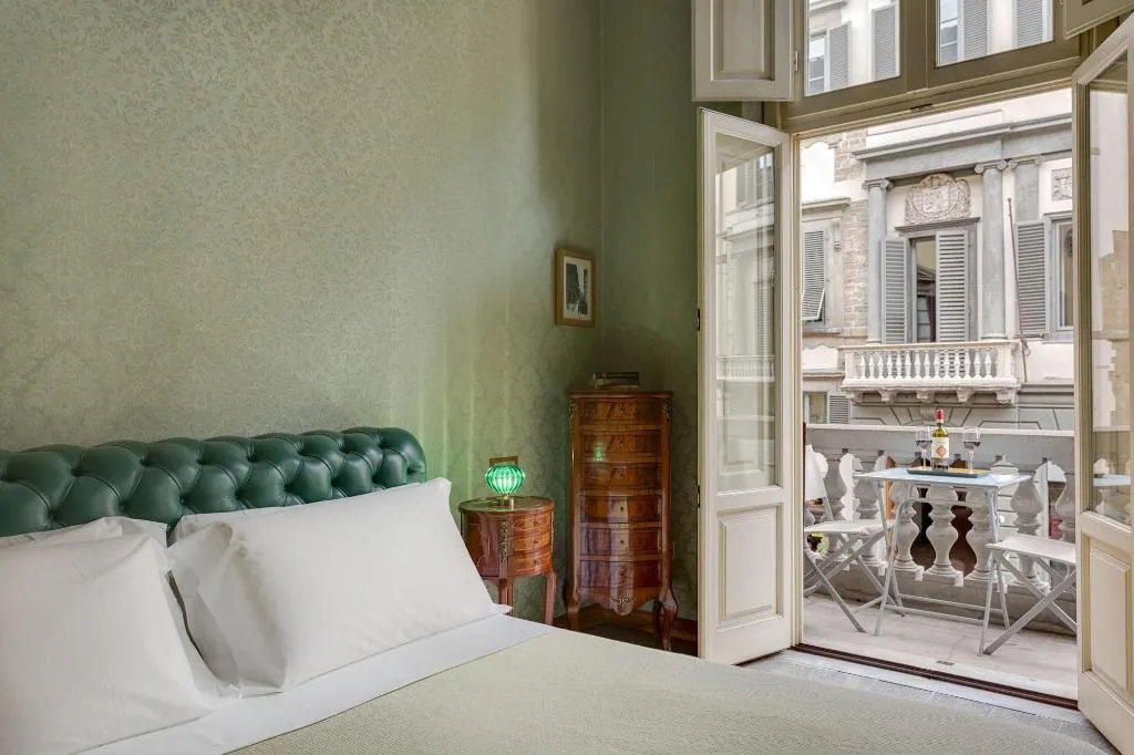Room, Cavour 10, Florence