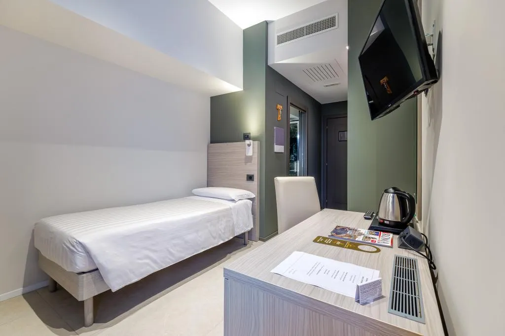 SINGLE ONE BED Room, Casa San Giuseppe (Roma San Giovanni), Naples