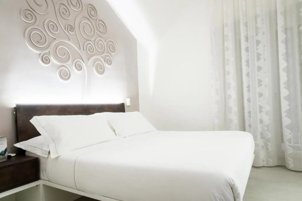 Room, Dada Suite, Naples