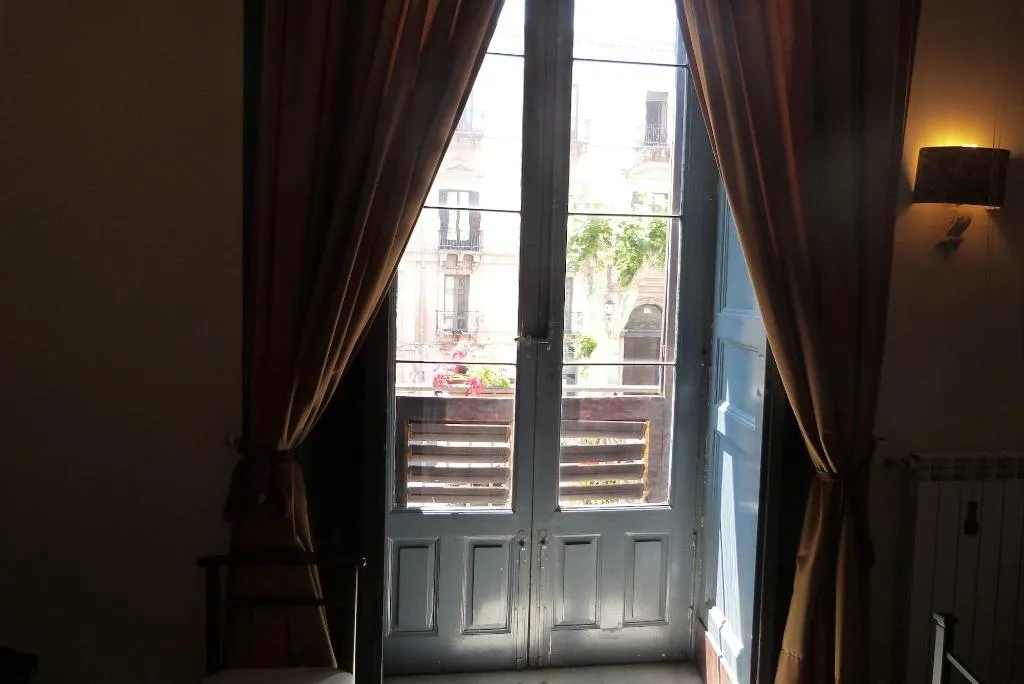 Room, Hoteletnea 316, Catania
