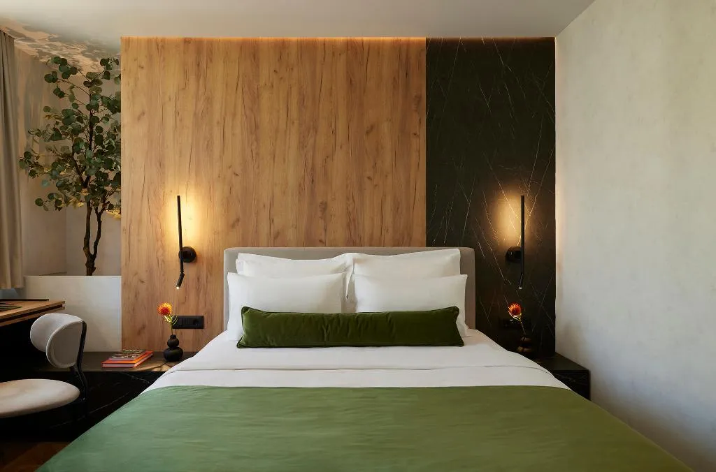 DOUBLE SIDE SEA VIEW WITH BALCONY Room, The Port Square Hotel, Athens