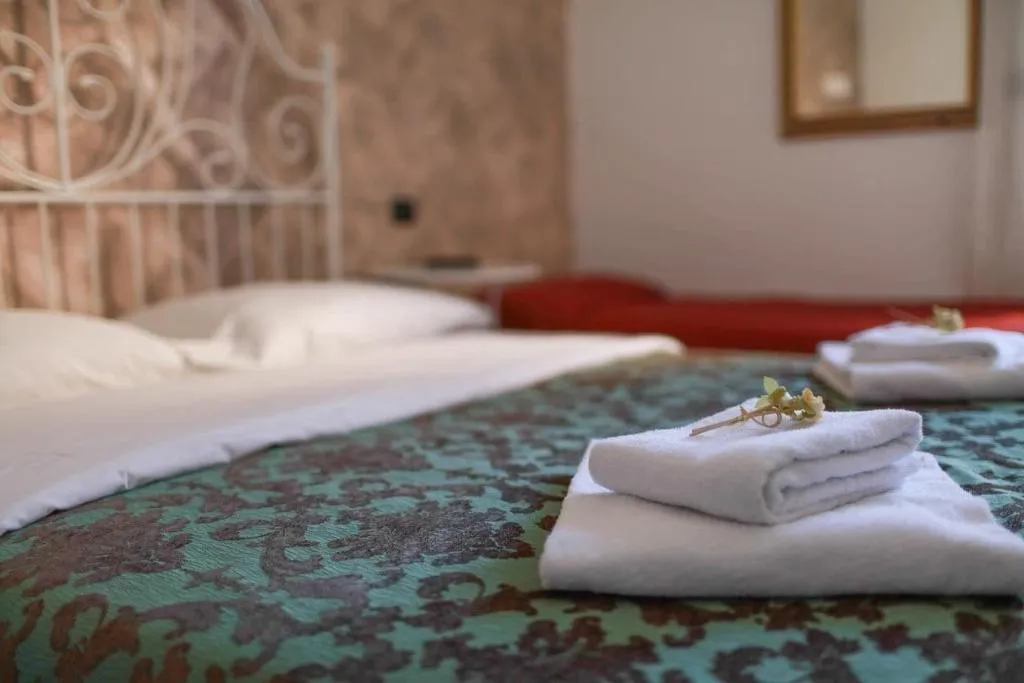 Room, Hotel Pisa, Naples