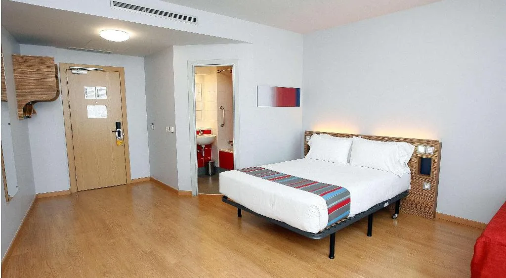 DOUBLE CAPACITY 2 Room, Travelodge Valencia Aeropuerto, Valencia