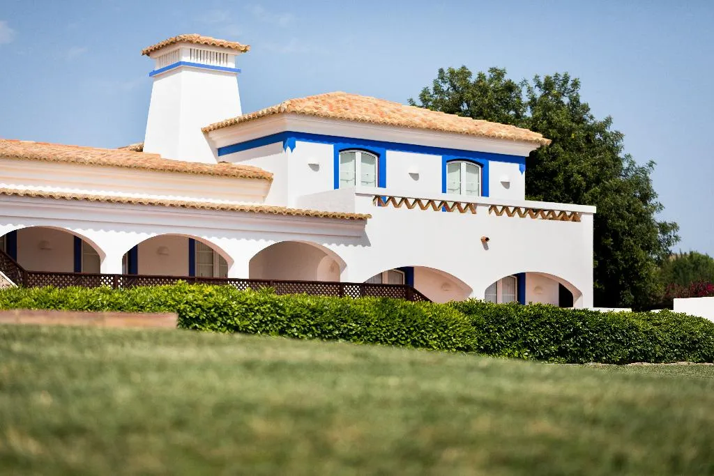 VILLA THREE BEDROOMS Room, Shantivillas, Algarve