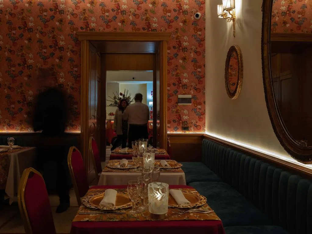 Restaurant, Grand Hotel Europa, Naples