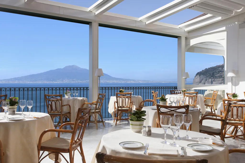 Restaurant, Grand Hotel Ambasciatori, Naples