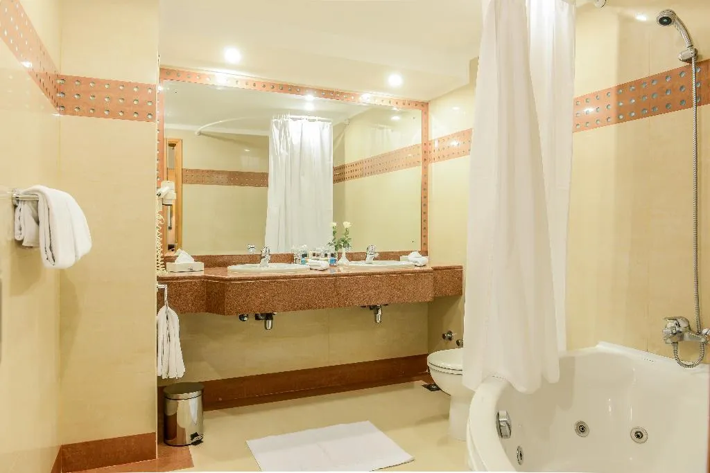 JUNIOR SUITE STANDARD Room, Golden Tulip Flamenco Cairo, Cairo
