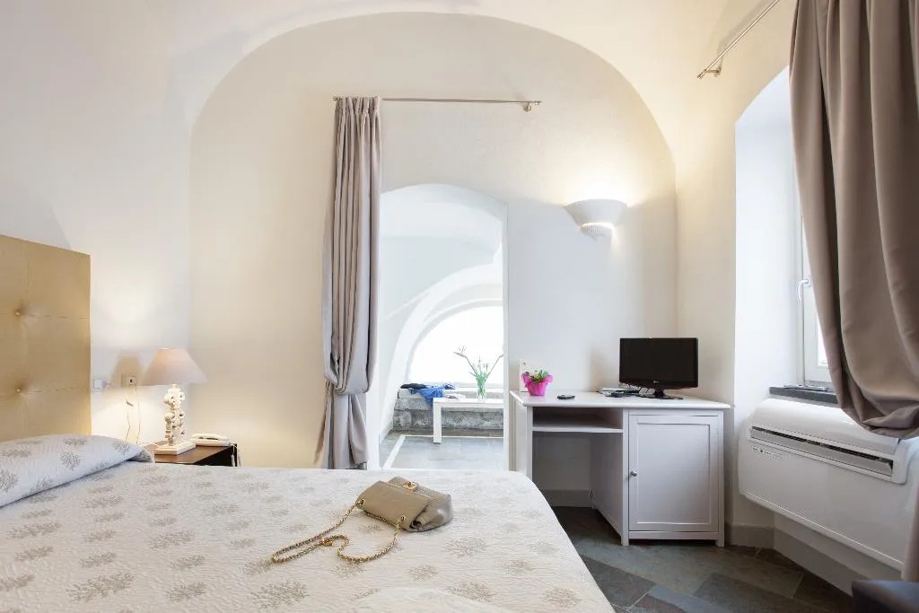 Room, Maison Tresnuraghes, Cagliari