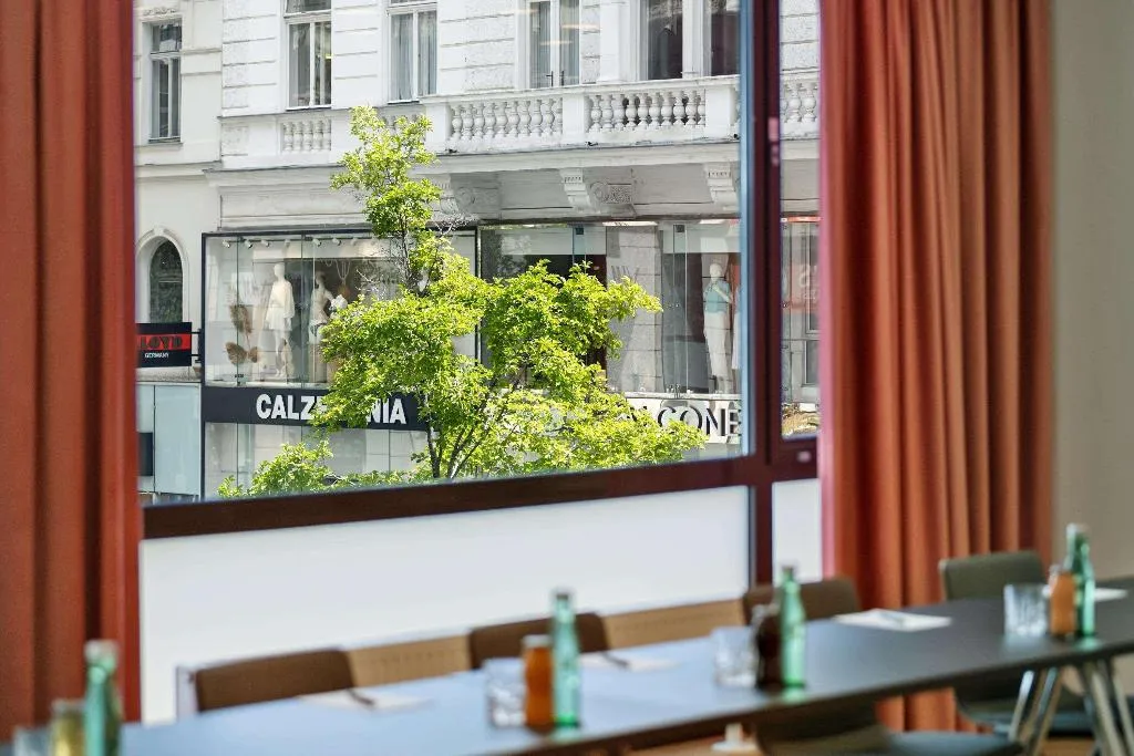 Bar, Hotel Astoria Vienna, Curio Collection, Vienna