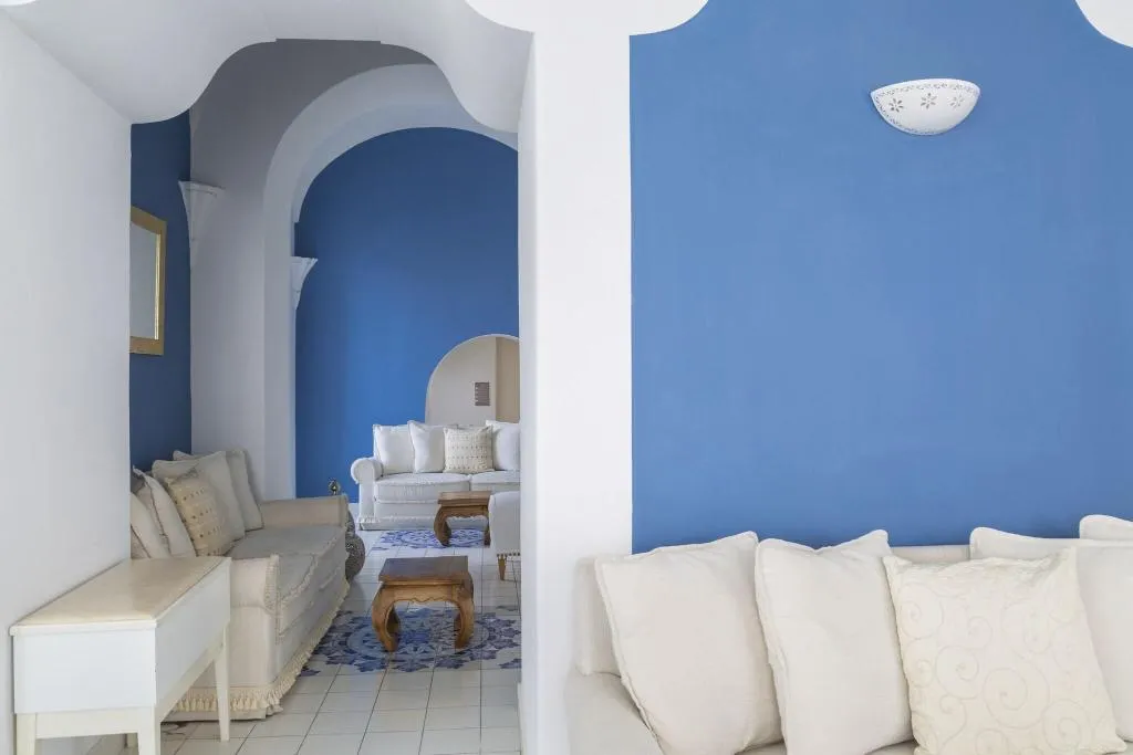Lobby, Miramare e Castello, Naples