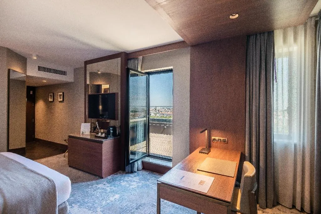DOUBLE CLASSIC Room, InterContinental Lisbon, Lisbon