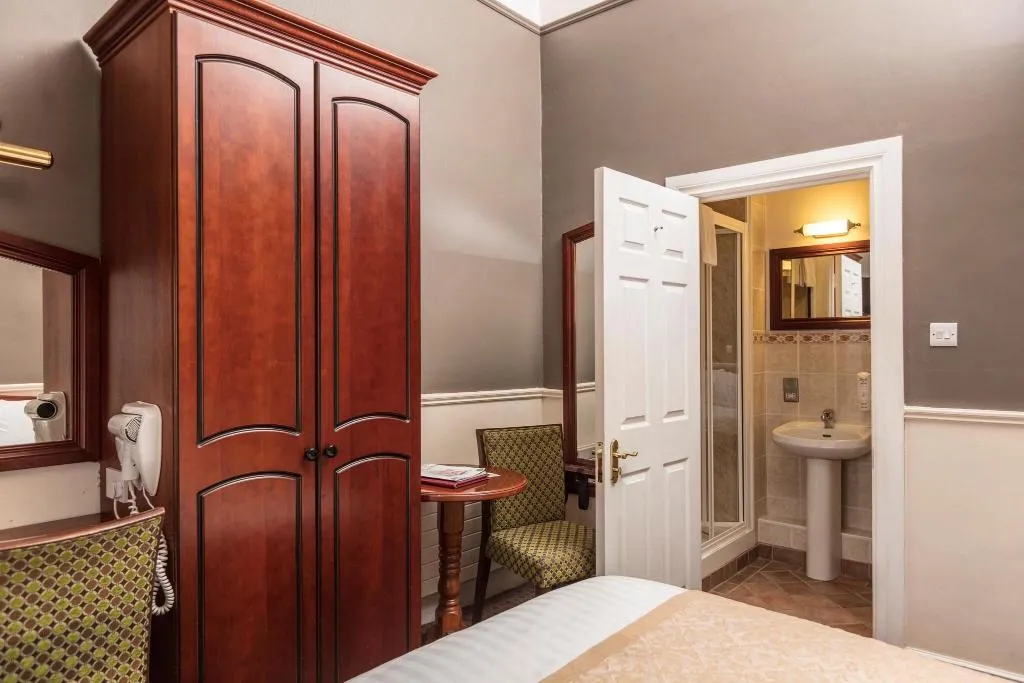 Room, The Lansdowne Hotel, Dublin