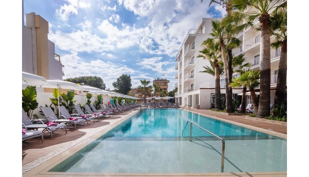 Pool, JS Yate, Majorca