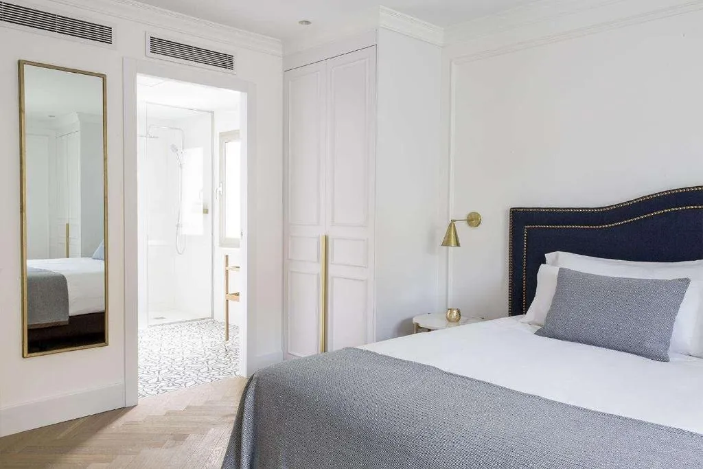 Room, Midmost Barcelona, Barcelona