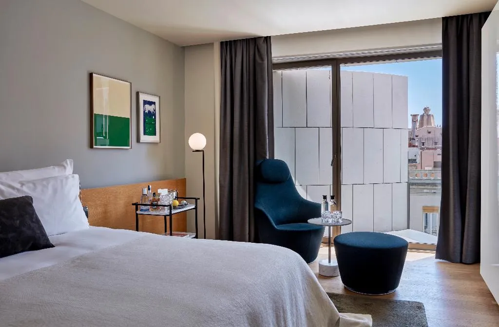 DOUBLE DELUXE CITY VIEW Room, Sir Victor Hotel part of Sircle Collection, Barcelona