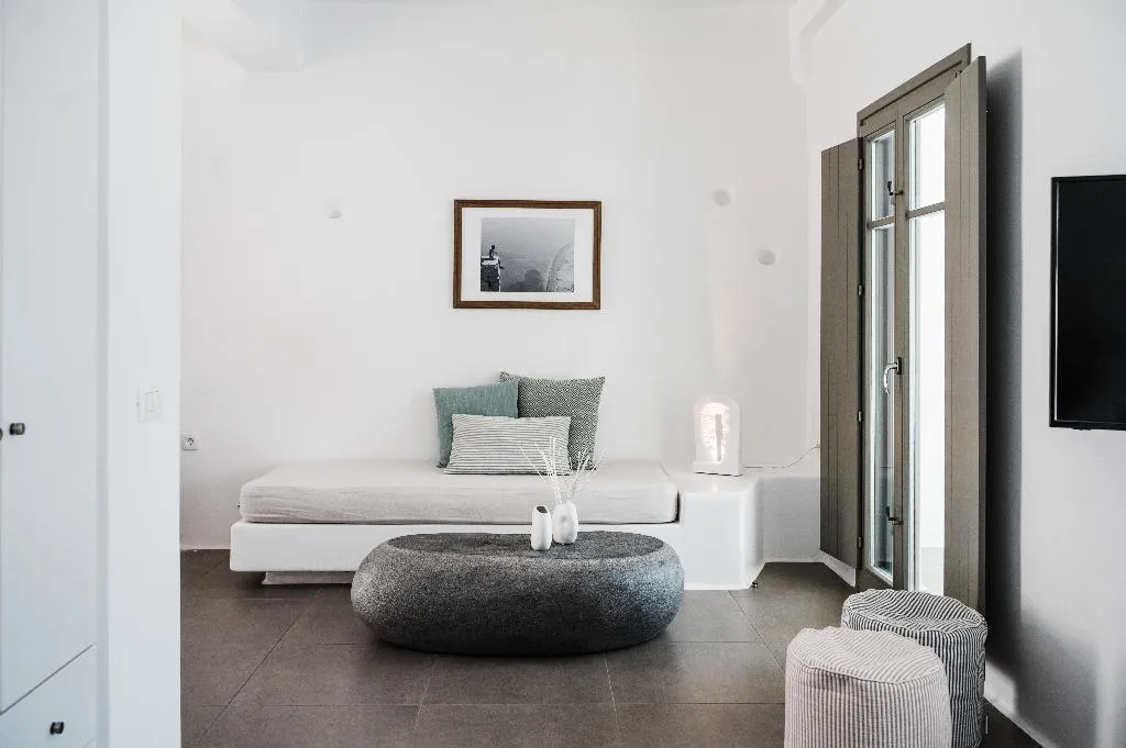 SUITE WITH PRIVATE POOL Room, Amphitrite Suites Santorini, Santorini