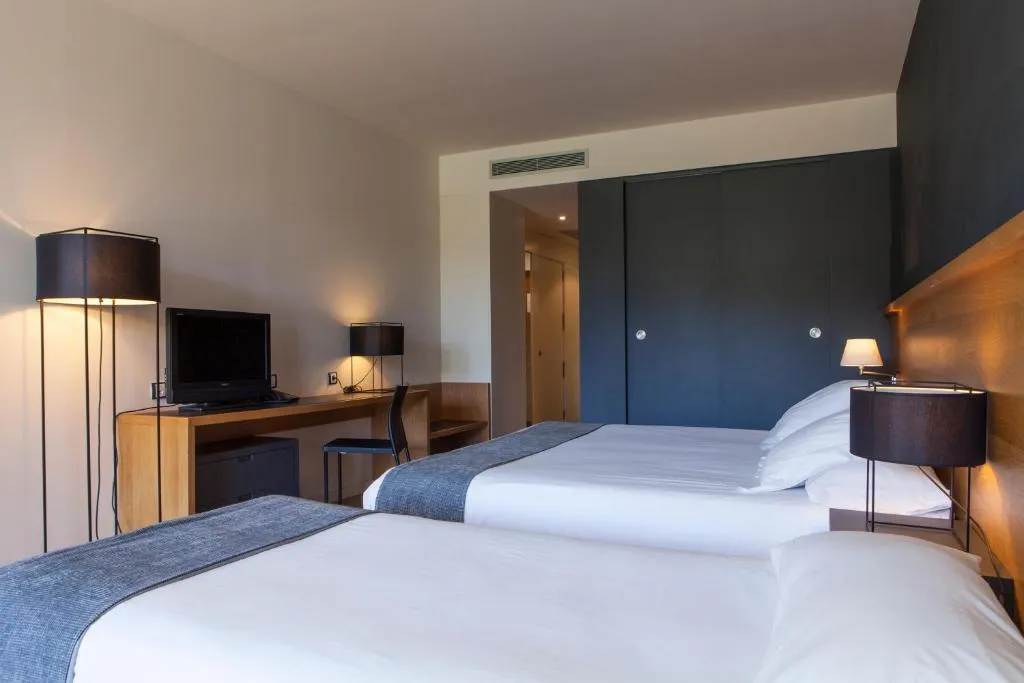 TRIPLE STANDARD Room, Mon St Benet, Barcelona