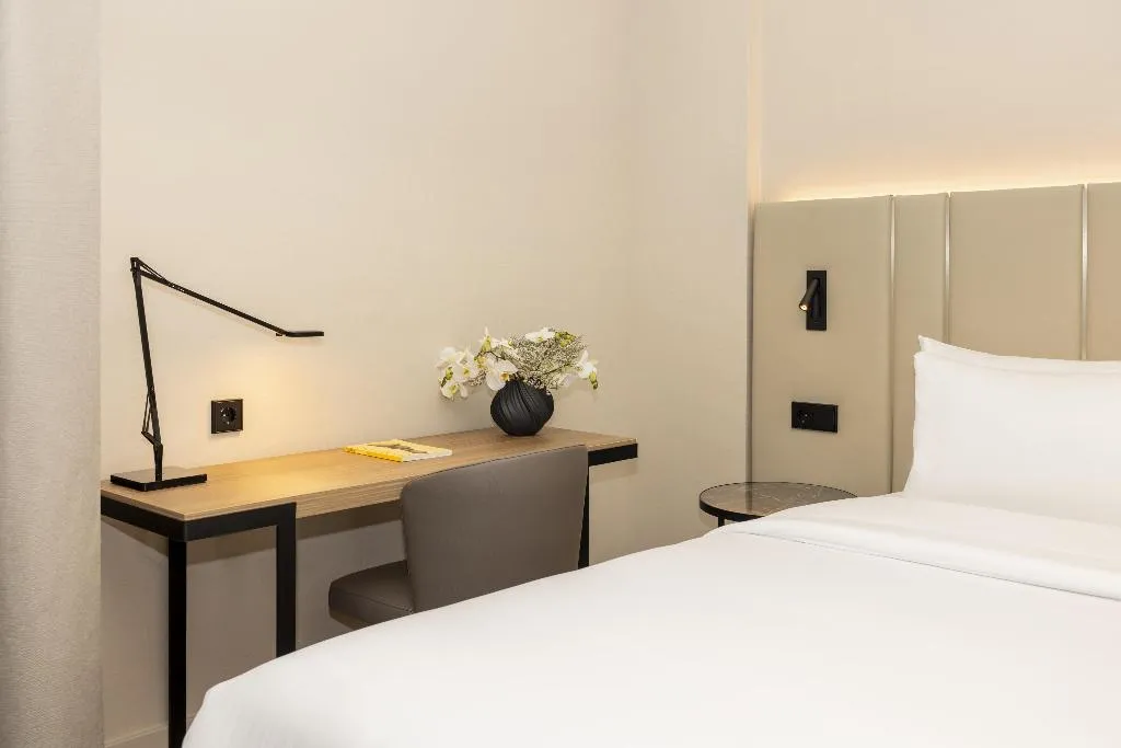 DOUBLE SUPERIOR Room, NH Amsterdam Leidseplein, Amsterdam