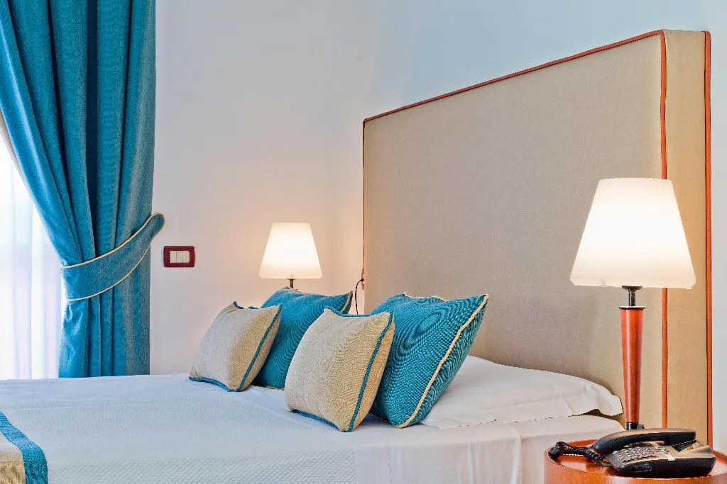 JUNIOR SUITE SUPERIOR Room, Mediterranea Hotel and Convention Center, Naples