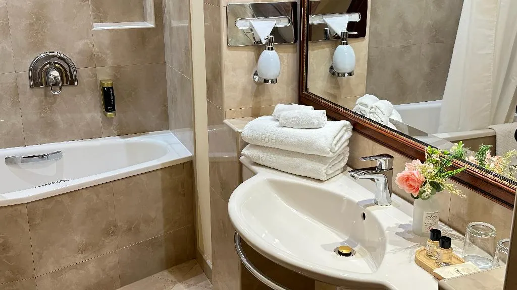 TRIPLE STANDARD Room, Fleur De Lis Hotel, Prague