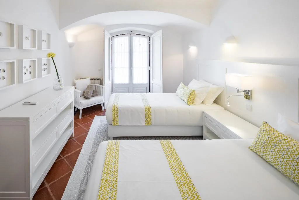VILLA THREE BEDROOMS Room, Shantivillas, Algarve