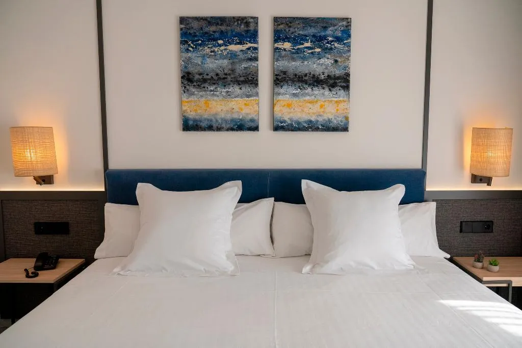 DOUBLE DELUXE SIDE SEA VIEW Room, URH Sitges Playa, Costa Brava