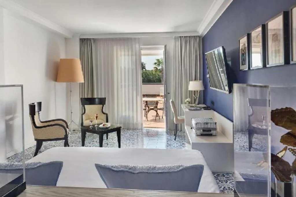 Room, Savoy Beach, Naples