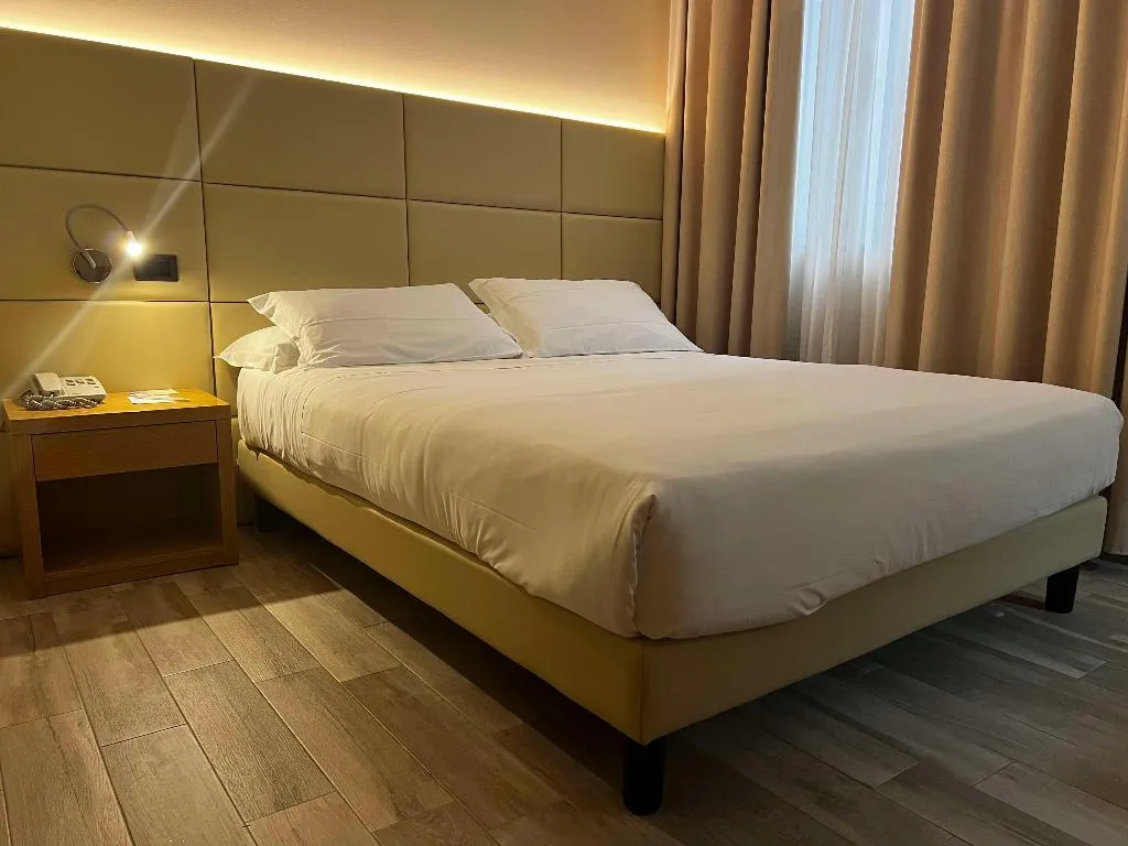 SINGLE SUPERIOR Room, Best Western Cavalieri della Corona, Milan