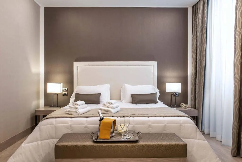 Double or Twin DELUXE Room, Genova, Rome