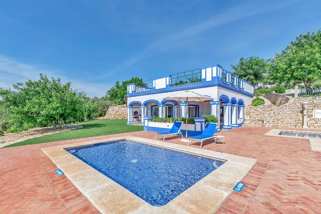 VILLA FIVE BEDROOMS TWO BATHROOMS Room, Shantivillas, Algarve