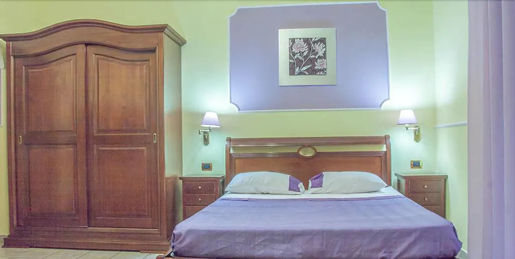 Room, Del Corso, Naples