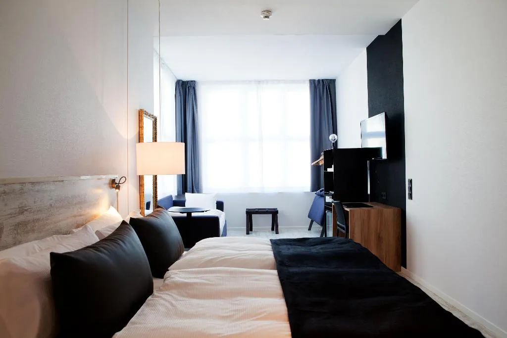 Room, Catalonia Berlin Mitte, Berlin