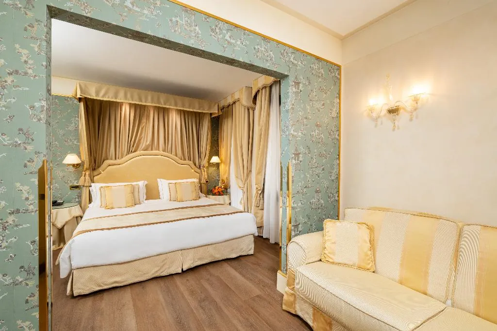 JUNIOR SUITE CAPACITY 3 Room, A La Commedia, Venice