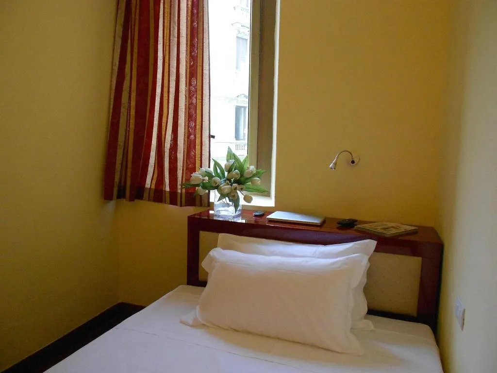 SINGLE STANDARD Room, Minerva, Milan