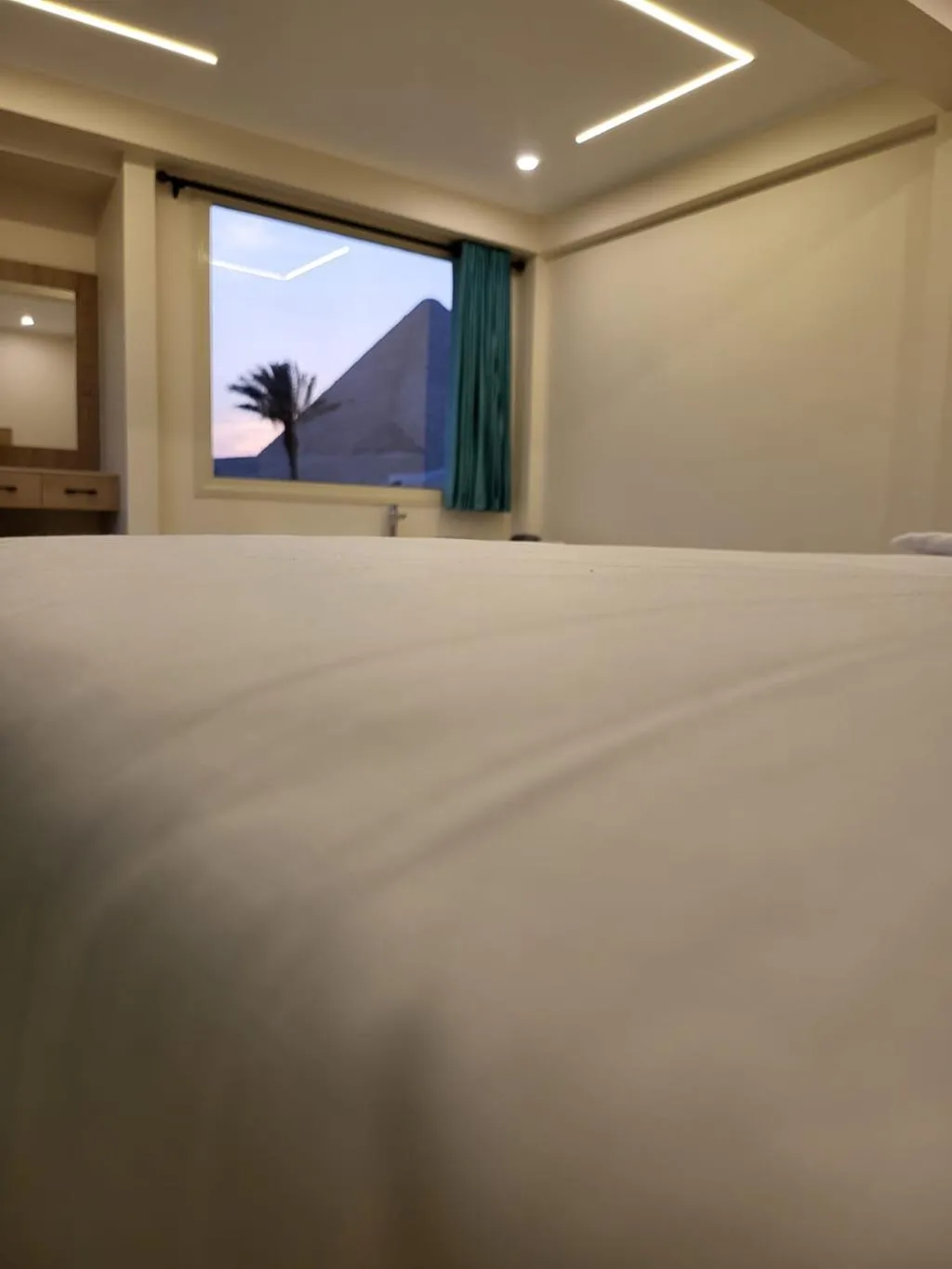 SUITE DELUXE CAPACITY 4 Room, The Gate Hotel Front Pyramids & Sphinx View Hotel, Cairo