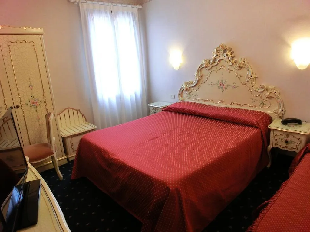 TRIPLE STANDARD Room, Hotel Diana, Venice