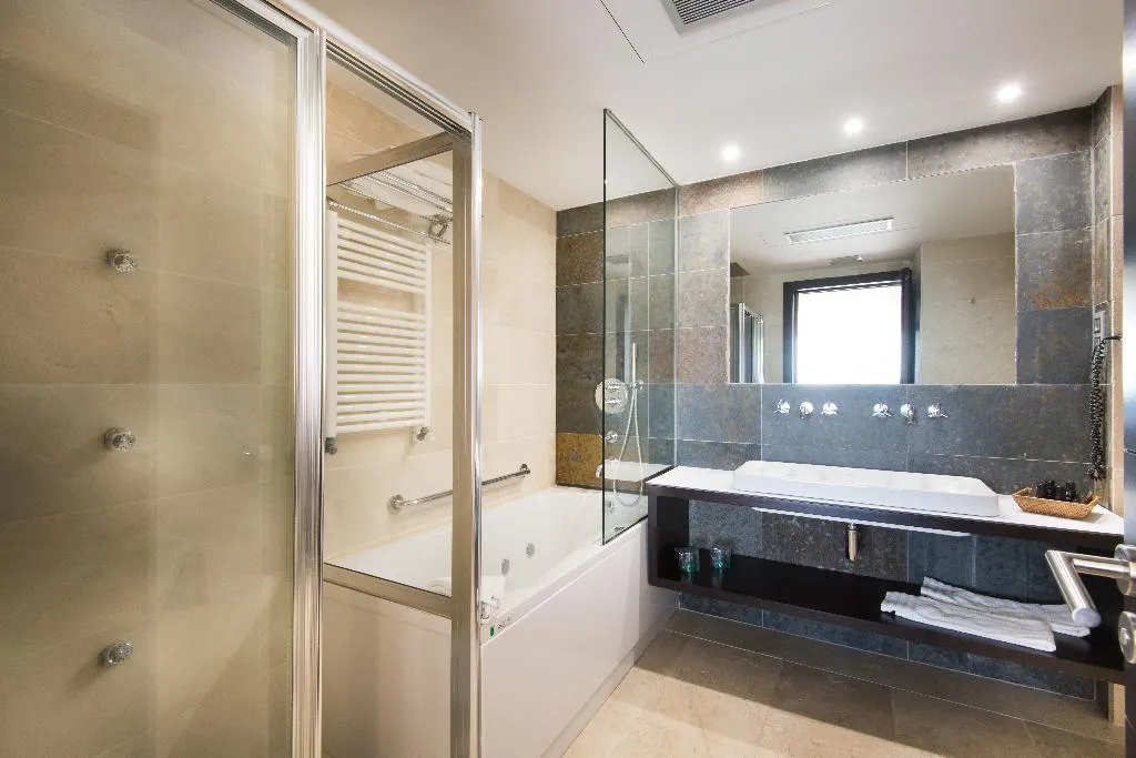 JUNIOR SUITE CAPACITY 3 Room, Mas Sola, Barcelona
