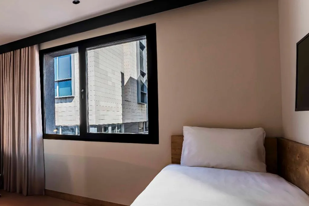 SINGLE STANDARD Room, easyHotel Valencia Ciutat Vella, Valencia
