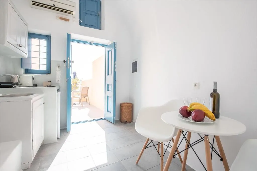 Room, Horizon Aeifos Suites, Santorini
