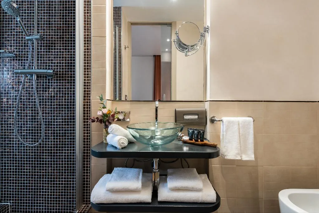 Double or Twin DELUXE Room, Leonardo Boutique Hotel Rome Termini, Rome