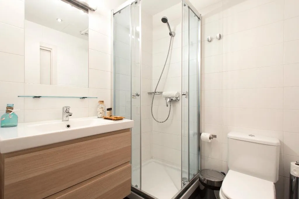 APARTMENT CAPACITY 4 TWO BEDROOMS Room, Dailyflats Barcelona Center, Barcelona
