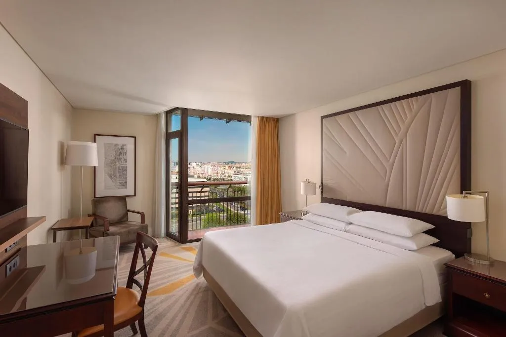 DOUBLE KING SIZE BED Room, Marriott Hotel Lisbon, Lisbon