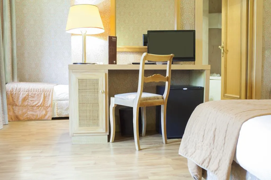 TRIPLE CLASSIC Room, Polo, Rome