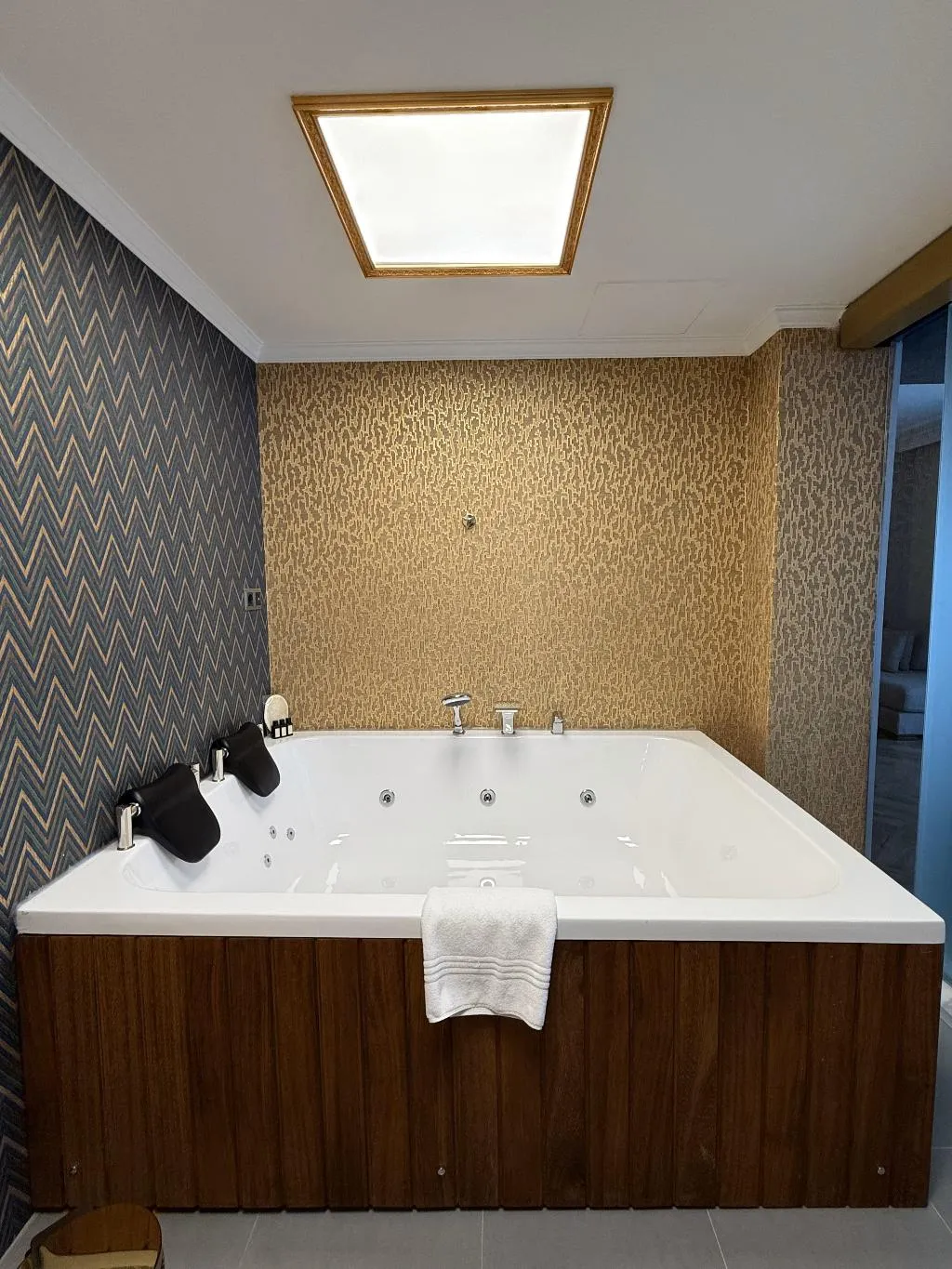 SUITE WITH JACUZZI Room, The Yali Konak Hotel Izmir, Izmir