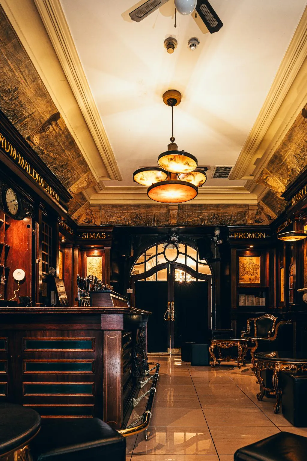 Bar, Russell Court, Dublin