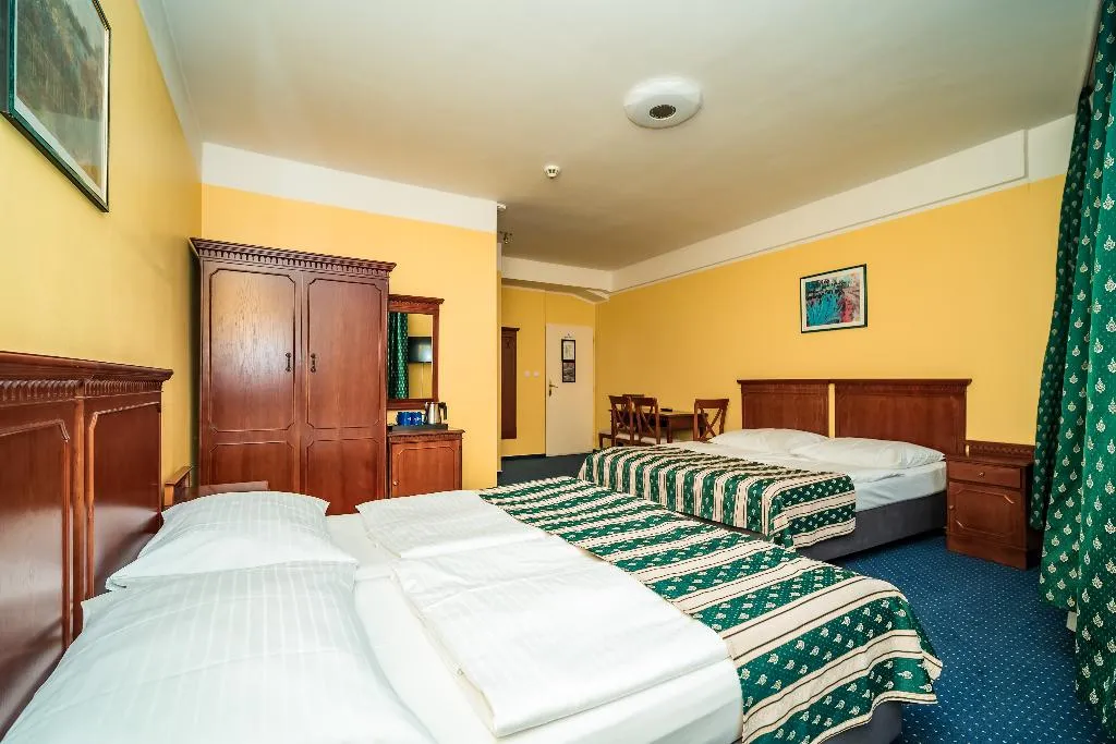 QUADRUPLE STANDARD Room, Otakar, Prague