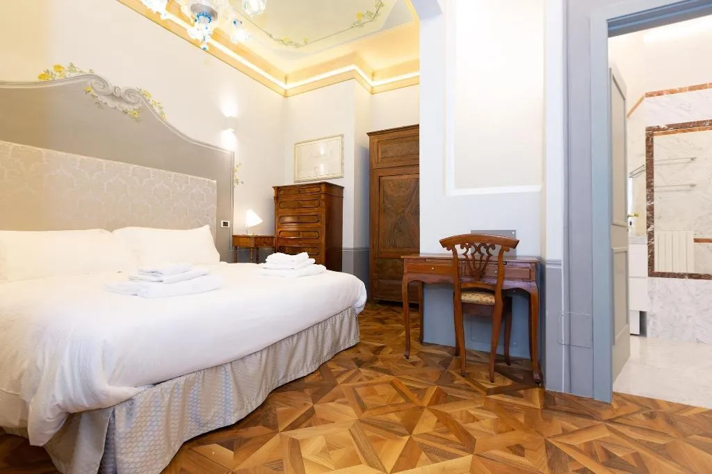 Room, Villa Tortorelli, Florence