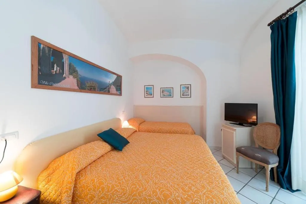 Room, Mimì B&B, Naples