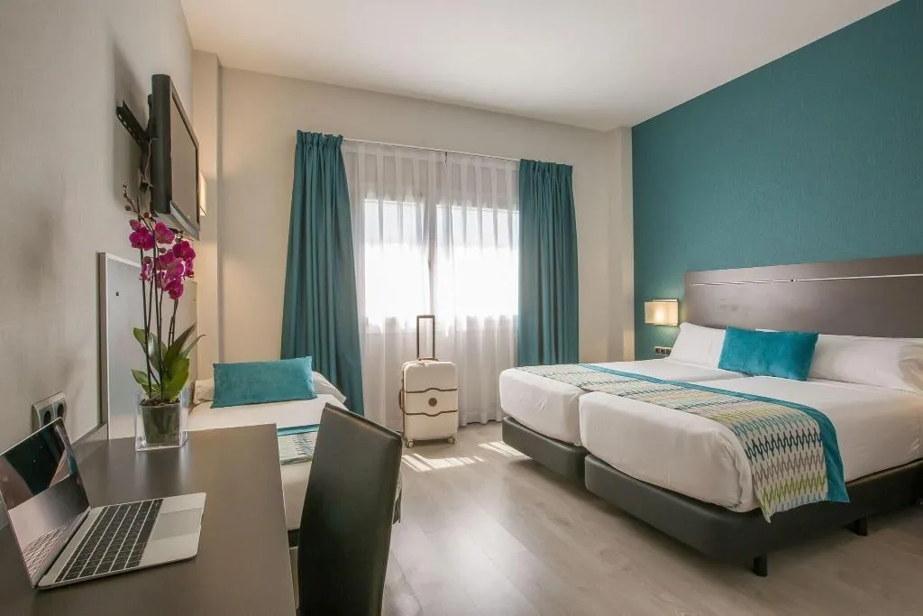 TRIPLE STANDARD Room, Hotel Venture Sant Cugat, Barcelona